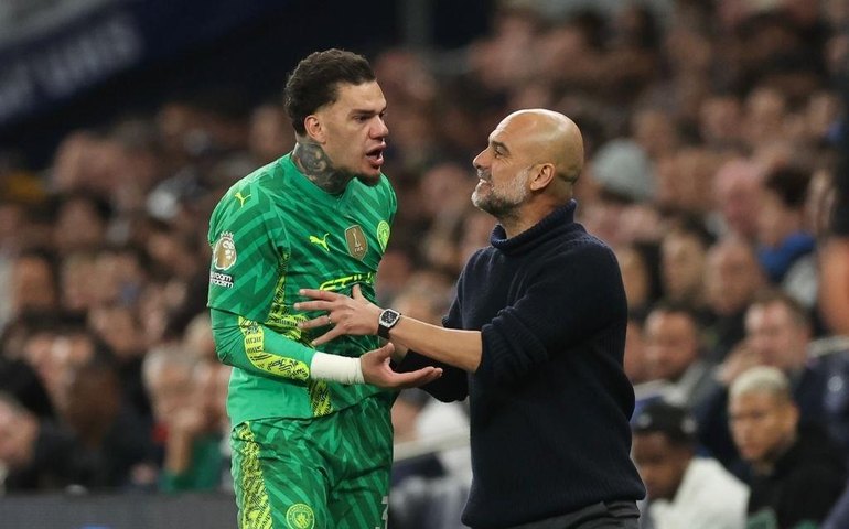 Lesão no olho tira Ederson de último jogo do City no Inglês e da final da Copa da Inglaterra