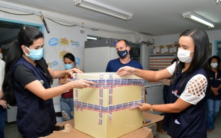 AL recebe vacinas Pfizer e iniciará imunização de gestantes, puérperas e transplantados