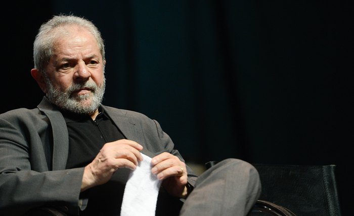 Lula mantém liderança e parece com 43% nas intenções de voto Lula mantém liderança e parece com 43% nas intenções de voto