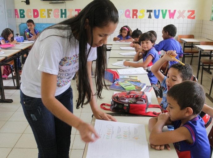 Alagoas dá mais um passo para alfabetizar alagoanos na idade certa