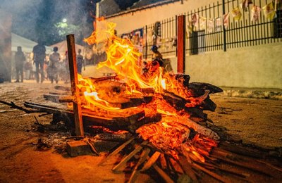 Prefeitura de Arapiraca orienta população sobre cuidados com fogueiras durante os festejos juninos