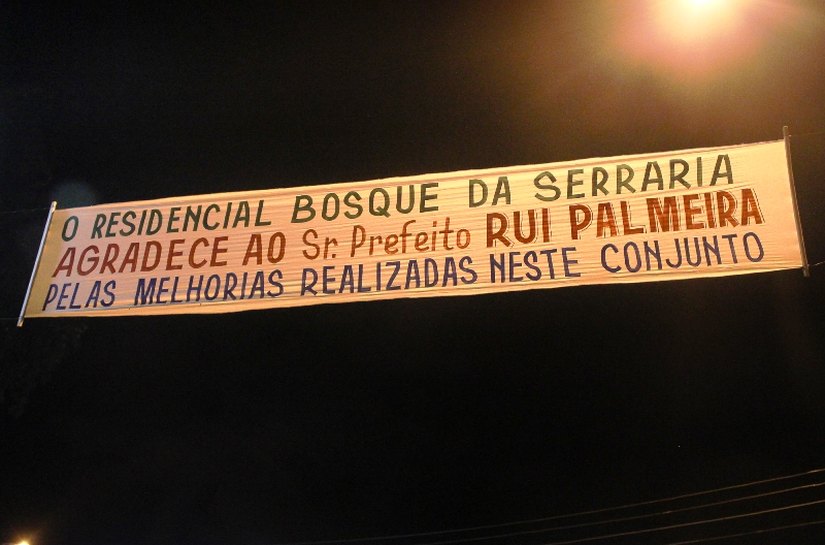 Prefeito Rui Palmeira entrega ruas pavimentadas no Bosque da Serraria