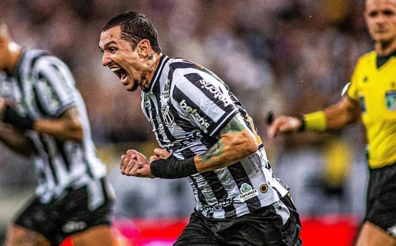 Ceará vence o Avaí em jogo com quase 1 hora de atraso e respira no Brasileirão