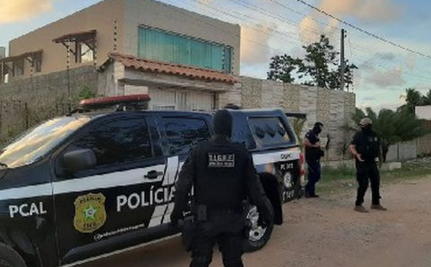 Mulher é presa suspeita de atrair homens para serem assassinados em Arapiraca