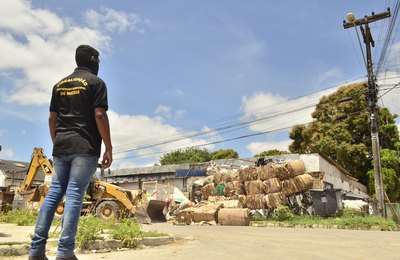 Convívio Social libera calçada ocupada irregularmente por ferro velho no Canaã