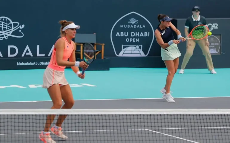 Bia Haddad e Luisa Stefani voltam a vencer e vão à semi em Abu Dhabi