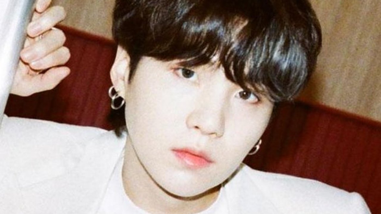 Suga, integrante do BTS, testa positivo para covid-19