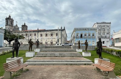 Personalidades históricas de Penedo ganham monumentos em praça pública