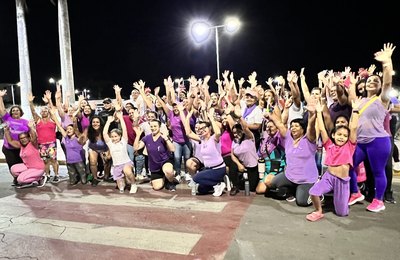 Caminhada Lilás Noturna celebra a união e a força feminina, em Palmeira