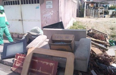 Serviço de coleta de volumosos coíbe o descarte irregular de materiais inservíveis