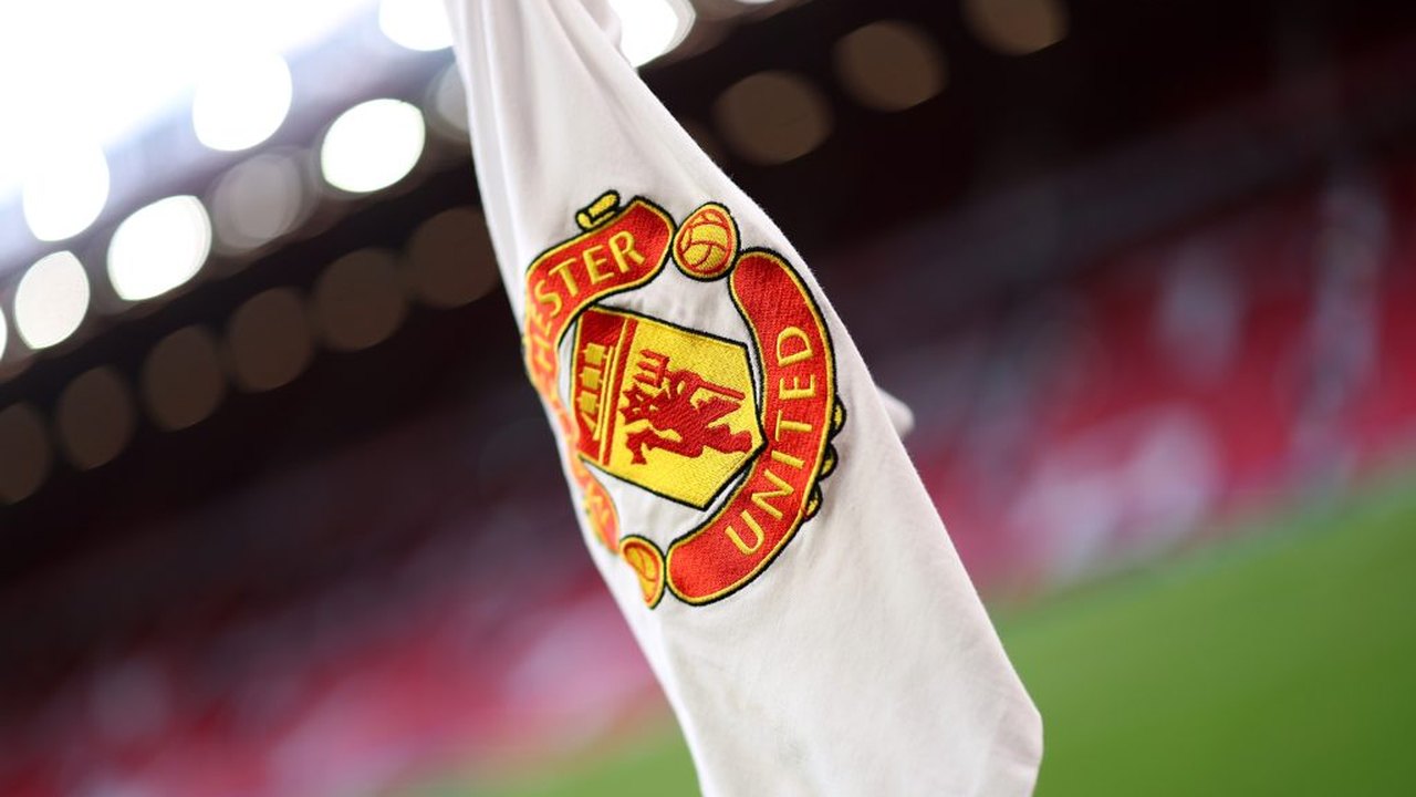 Zagueiro do Manchester United cobra reforços e critica diretoria