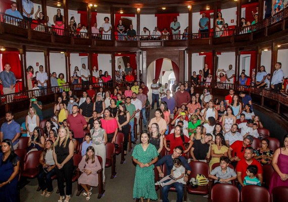 Prefeito Ronaldo Lopes empossa novos servidores em cerimônia histórica em Penedo