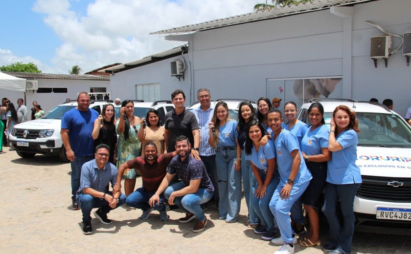 Prefeito Marcelo Beltrão entrega quatro novos carros à Saúde de Coruripe