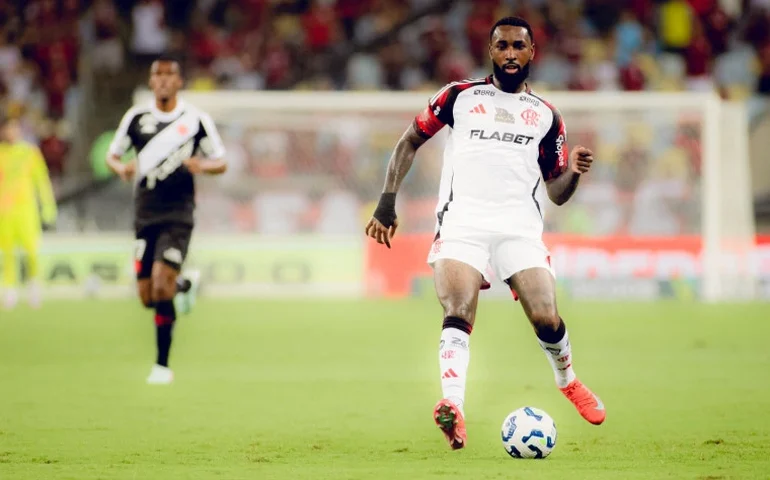 Flamengo empata sem gols com o Vasco e se isola na liderança do Brasileirão