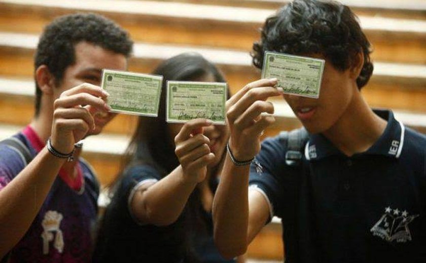 Jovens que completaram 15 anos já podem tirar o título de eleitor