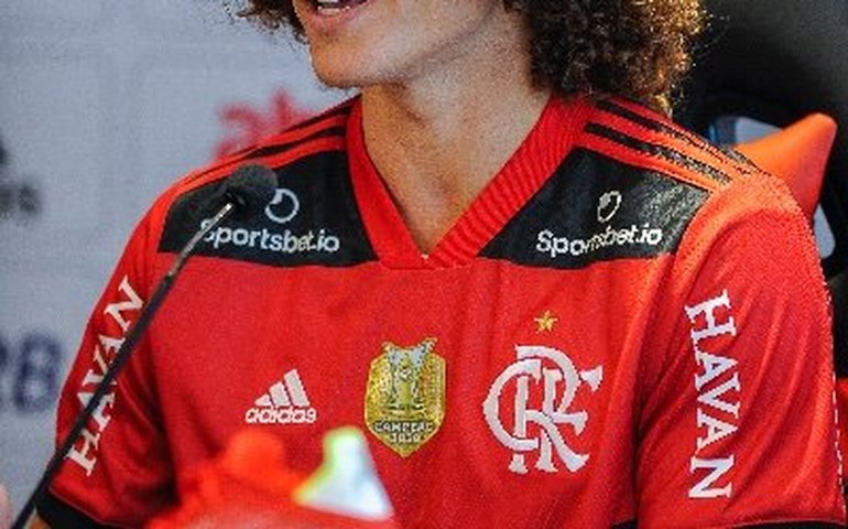 Com dores no joelho, David Luiz desfalca Flamengo contra o Grêmio no Sul pela Copa do Brasil