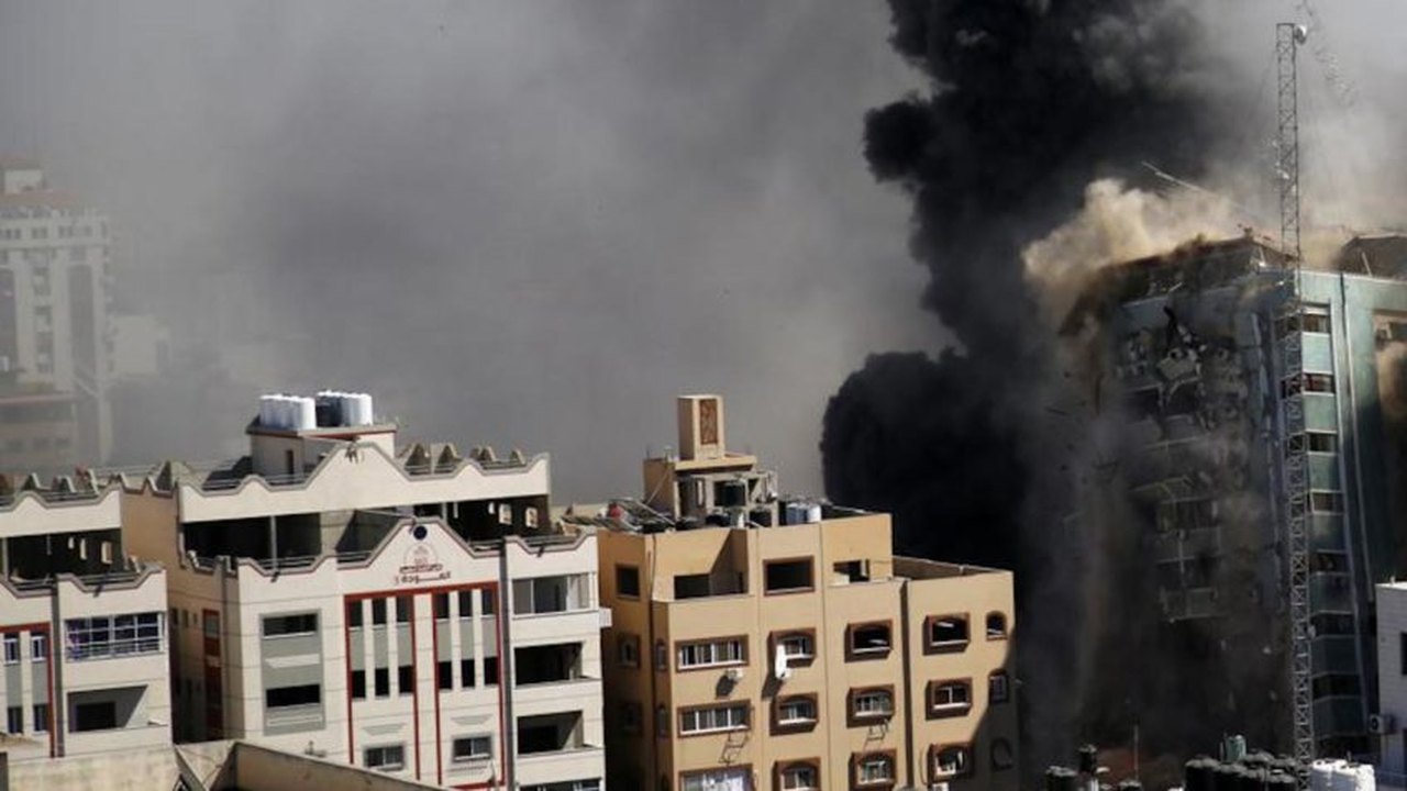 Ataques aéreos israelenses atingem centro de Gaza e campo de refugiados
