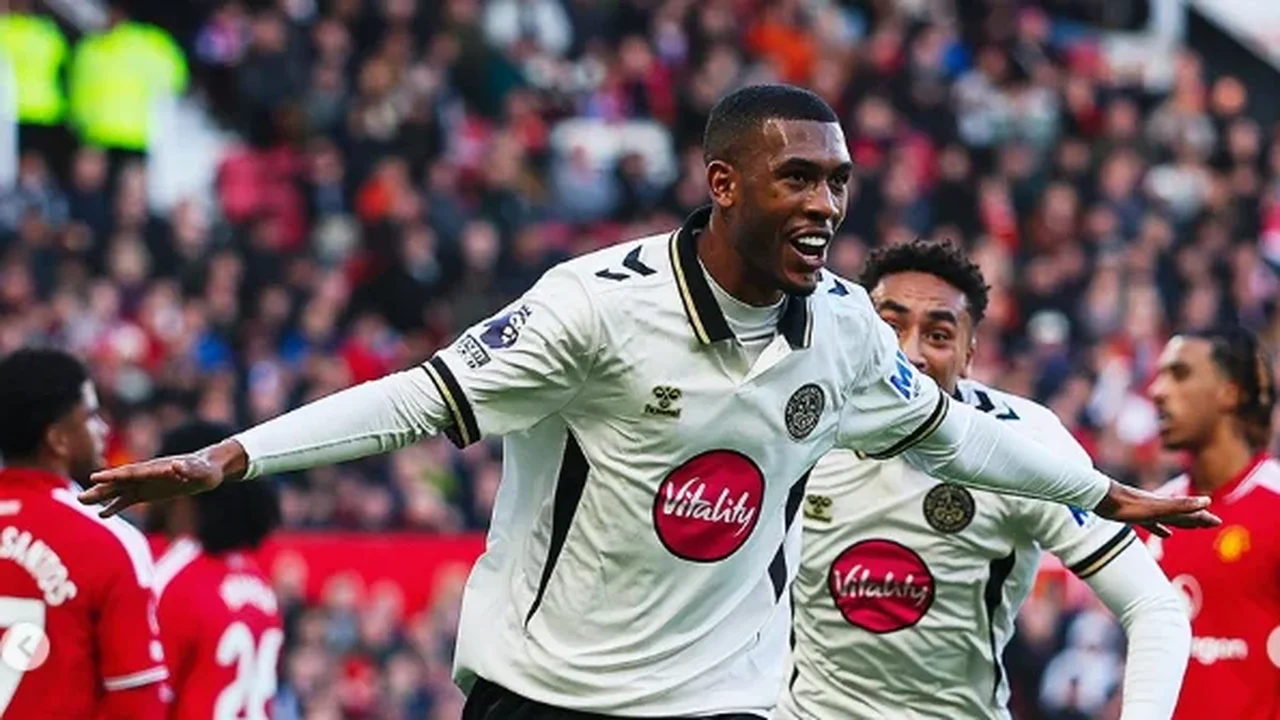 Rayan e Evanilson marcam em vitória do Bournemouth sobre o Manchester United