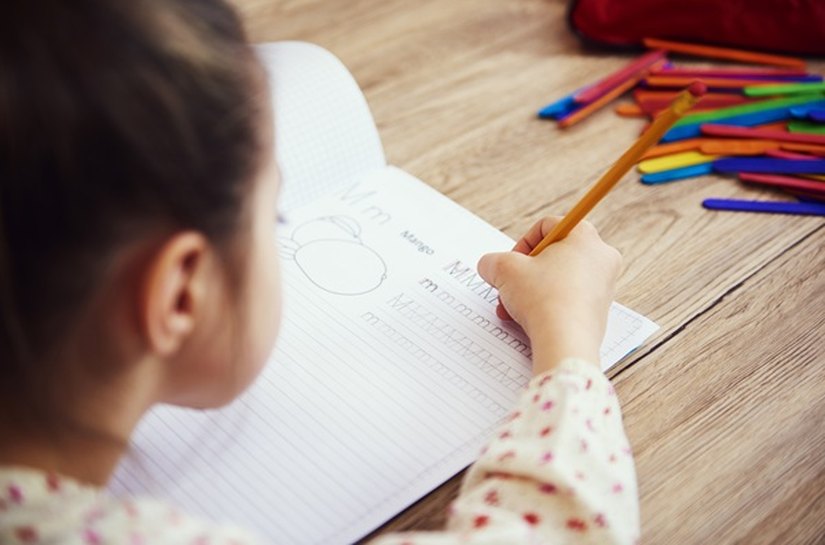 Alfabetização global: por que aprender dois idiomas não atrapalha a leitura e a escrita