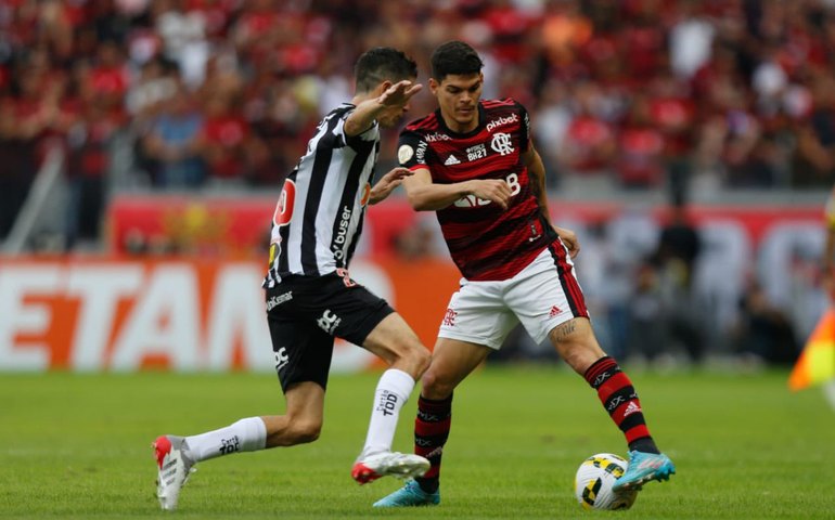 Atlético-MG joga bem, bate Flamengo e diminui pressão sobre Antonio Mohamed