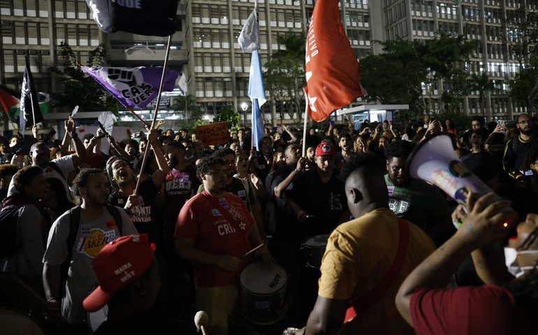 Justiça determina que estudantes desocupem reitoria da Uerj em 24h