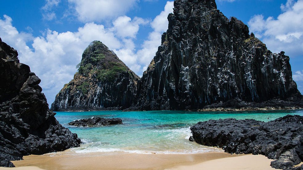 As praias de Fernando de Noronha já estão abertas