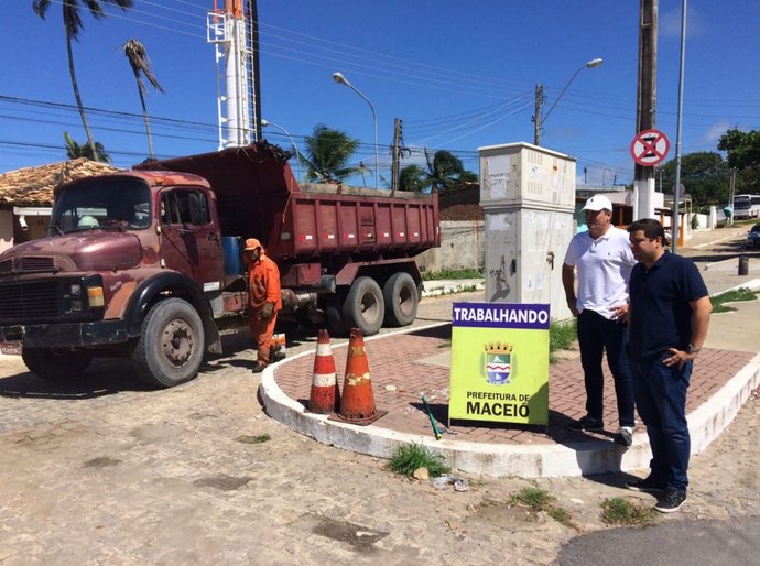 Marcelo Palmeira acompanha serviços em vias danificadas pelas chuvas