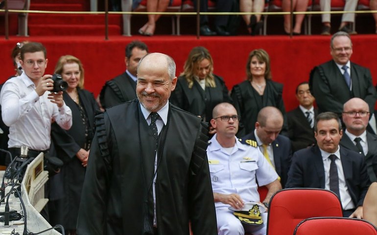 Desembargador cancela audiência e tira juiz desafeto de Moro e Deltan de delação de Palocci