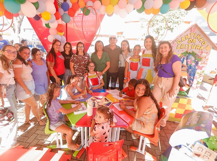 Praça da Independência fica lotada durante festa das crianças em Palmeira