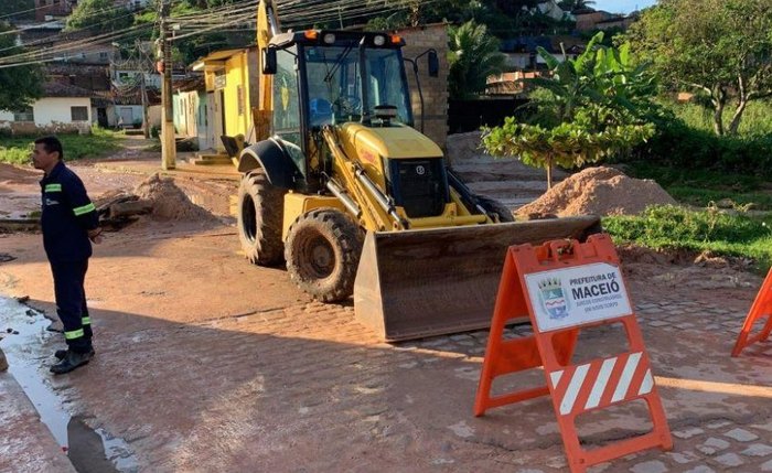 Rua Marquês de Abrantes é interditada para reparos Rua Marquês de Abrantes é interditada para reparos