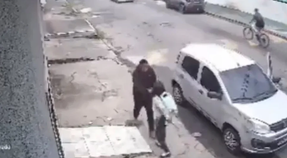 Estudante é rendida por homem armado a caminho da escola em Duque de Caxias