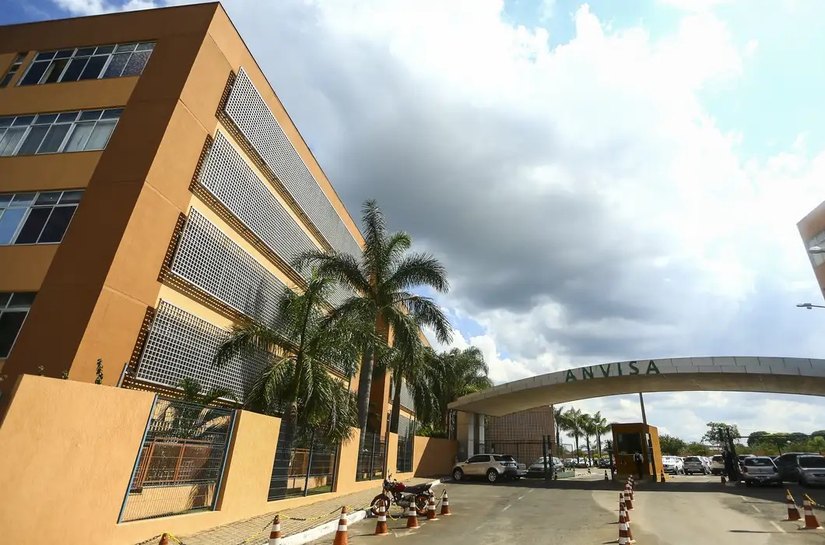 Anvisa alerta sobre uso do formol como alisante de cabelos
