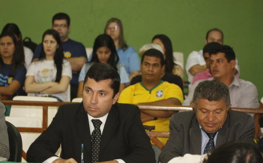 Arapiraca: Câmara municipal realiza sessão e homenageia radialistas