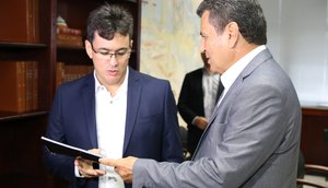 TCE ENTREGA RELATÓRIO  / Foto: DICOM/TCE
