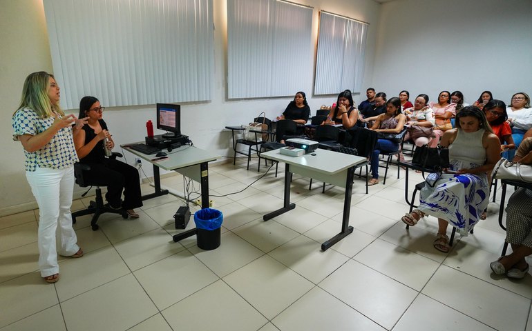 Sesau discute fluxo de acesso a medicamento que evita infecções em recém-nascidos