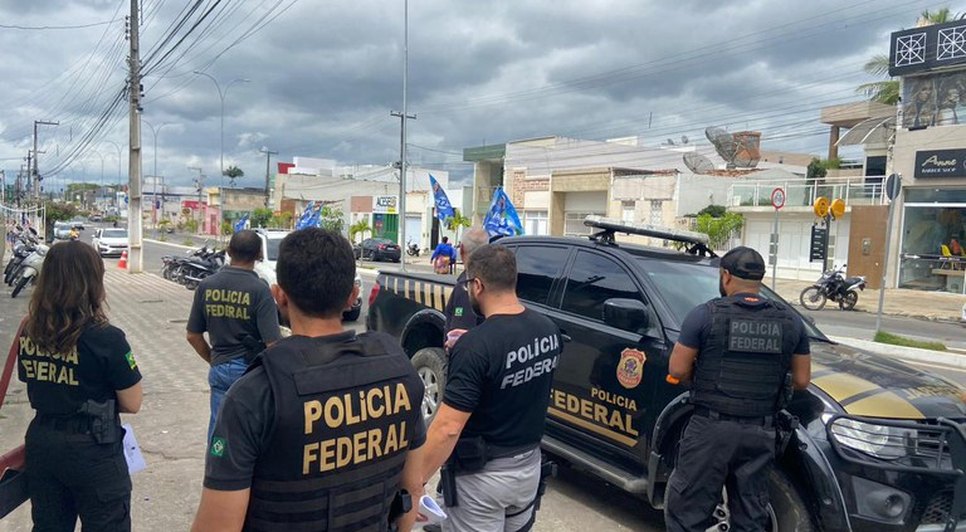 Polícia Federal cumpre mandados contra suposta prática de abuso de propaganda eleitoral em Itabaiana / Foto: Foto: PF/SE