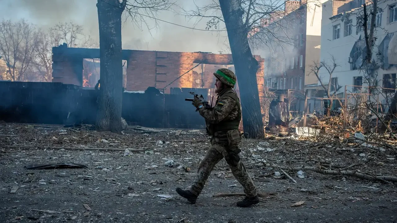 Rússia declara estado de emergência em Kursk após ataque da Ucrânia em base militar