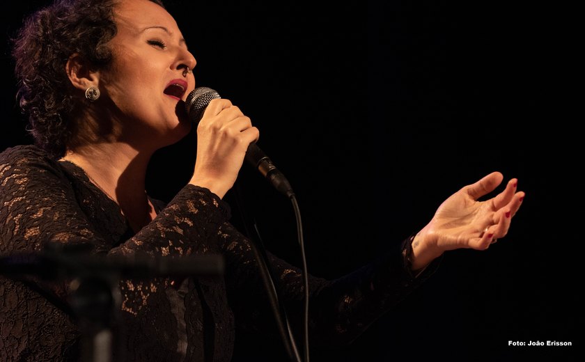 Uma homenagem a Edith Piaf” a eterna ‘pequena pardal’, exalta o amor no palco do Teatro Deodoro