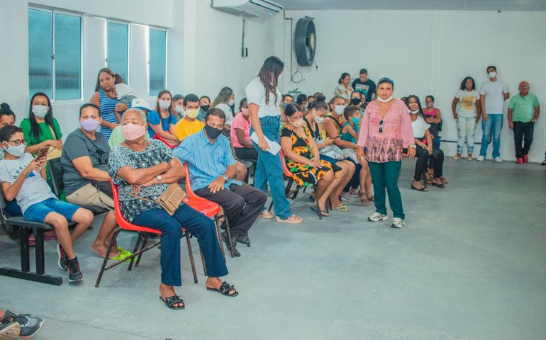 Ação natalina entrega cartões Vamu Especial para pessoas com deficiência e doenças incapacitantes