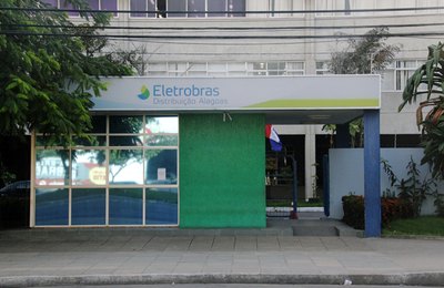 Eletrobras abandona serviço de distribuição de energia em AL