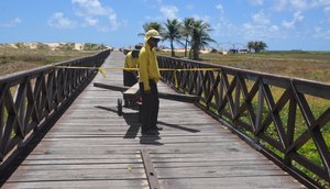 recuperação na passarela de acesso à praia do Hawaizinho / Foto: ASN