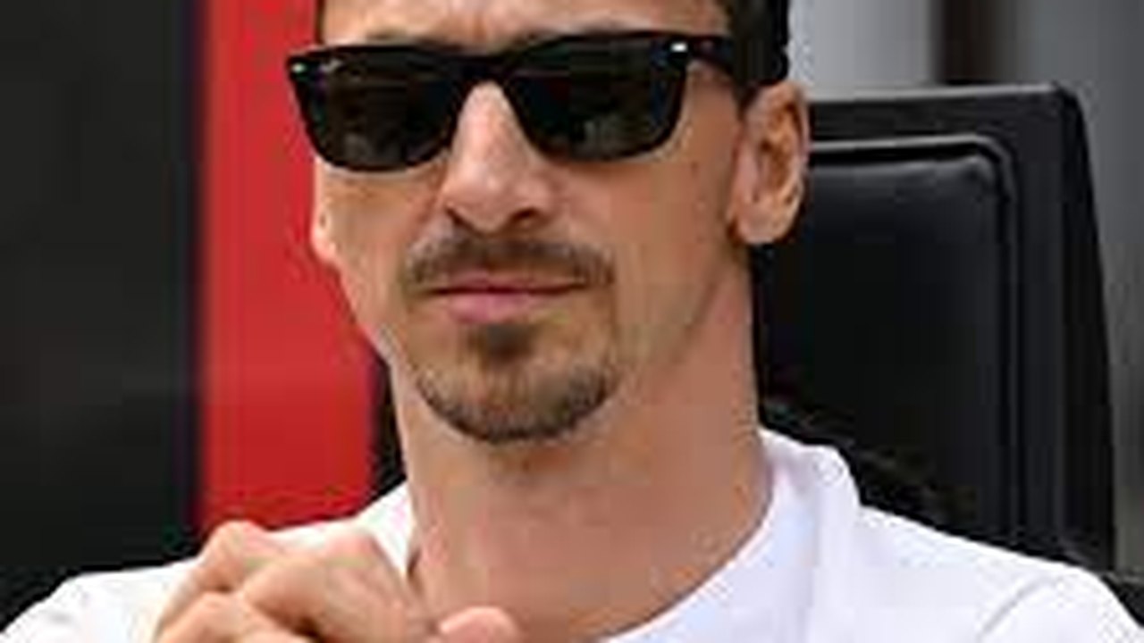 Ibrahimovic retorna ao Milan e é anunciado como dirigente