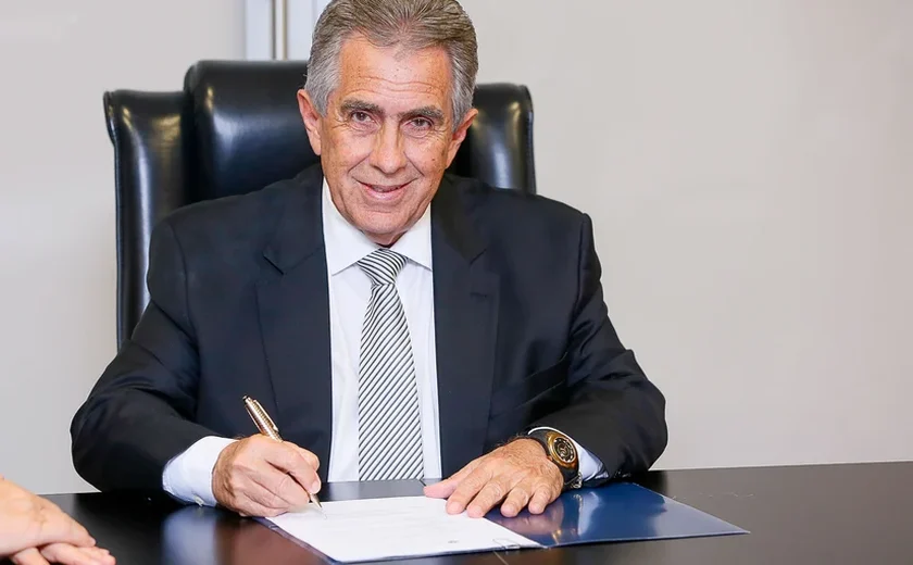 Desembargador Orlando Rocha Filho é homenageado com a Grã-Cruz da Ordem do Mérito Ministro Silvério Fernandes de Araújo Jorge