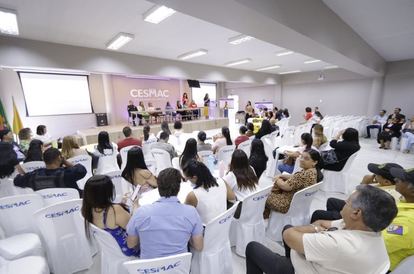 Prefeita Tia Júlia participa do evento Percursos Formativos da “Política Alagoas Lilás”