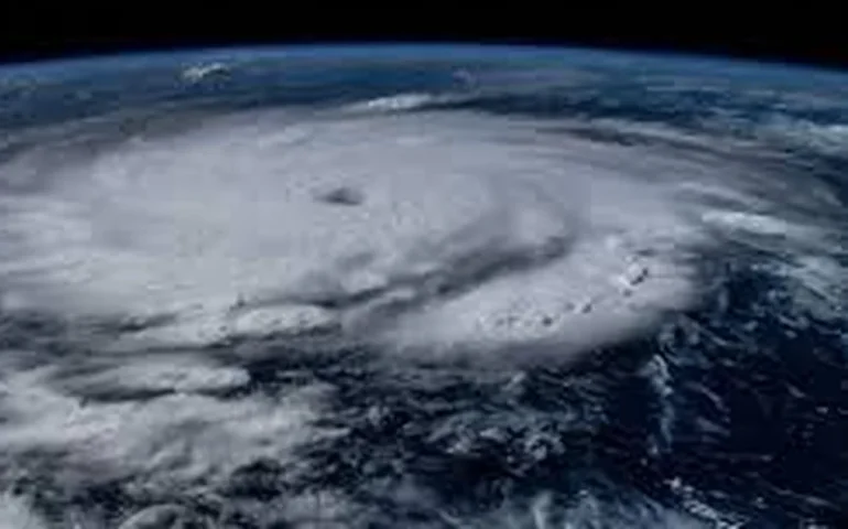 Furacão categoria 4 Kirk deve atingir costa leste norte-americana no domingo