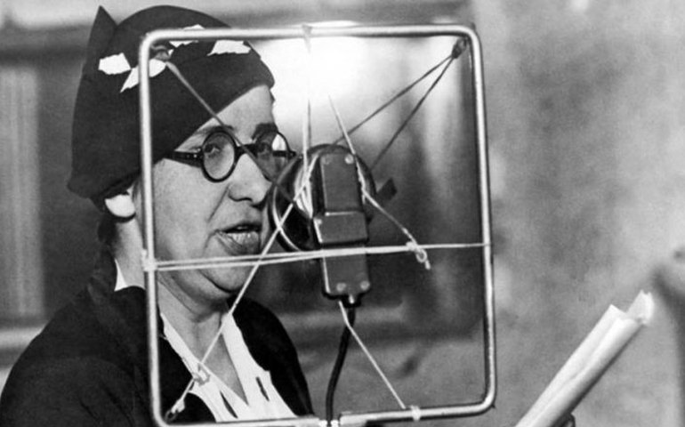 Câmara realiza sessão solene para entregar diploma Mulher-Cidadã Carlota Pereira de Queirós