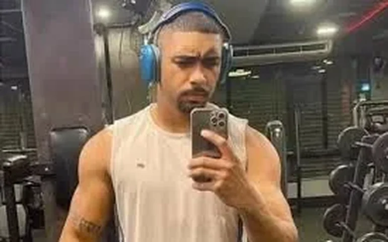 Piloto de moto envolvido na morte de mulher em Sepetiba diz ter ficado 'sem reação', mas polícia contesta versão