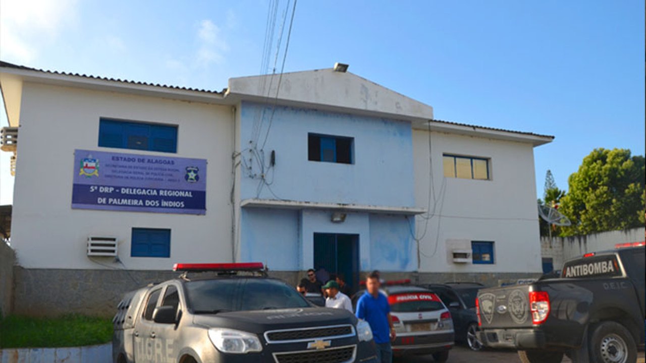 Policiais civis cumprem mandados de prisão no Agreste
