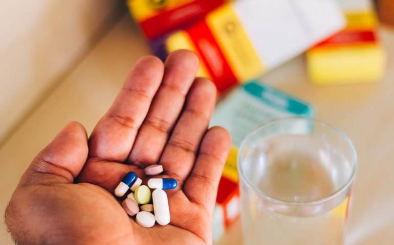 Comissão discute escassez de medicamentos psiquiátricos em farmácias brasileiras