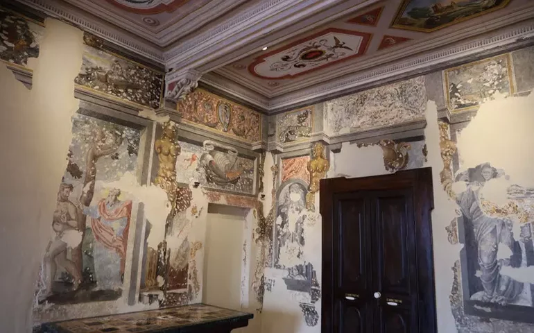 Afrescos seculares são descobertos na Casa Leopardi, na Itália, durante obras